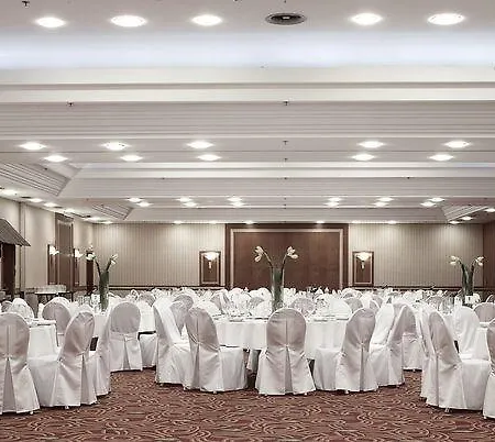 Courtyard By Marriott Airport Hotel Warsaw