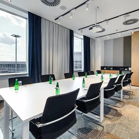 Hotel Courtyard By Marriott Airport