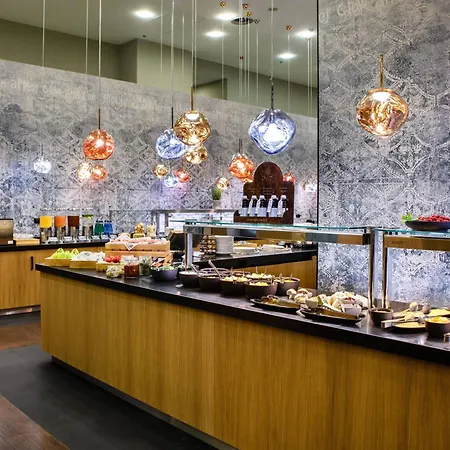 Courtyard By Marriott Airport