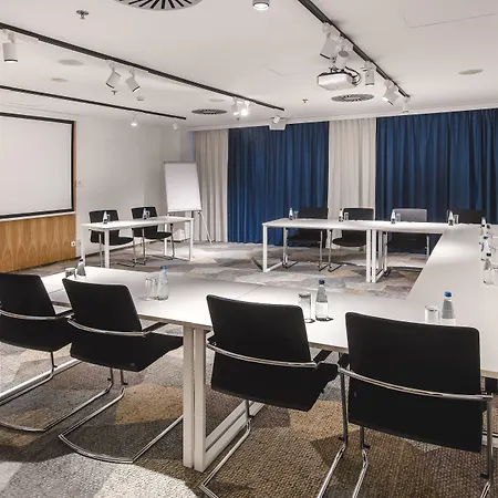 Courtyard By Marriott Airport Hotel Warsaw