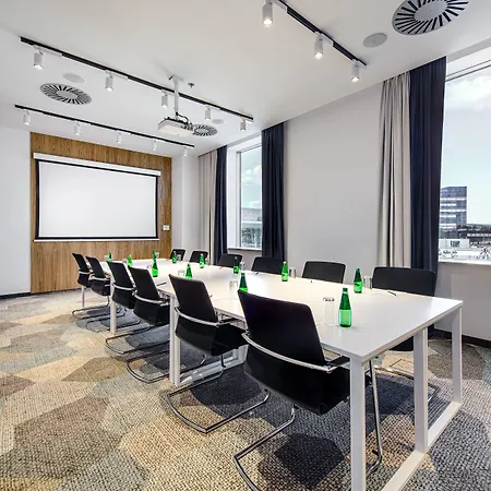 Courtyard By Marriott Airport Hotel Varsovia