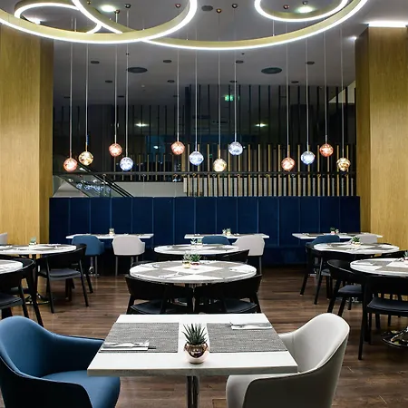 Courtyard By Marriott Airport 4*