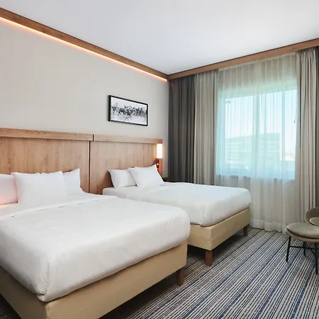 Courtyard By Marriott Airport Hotel 4*