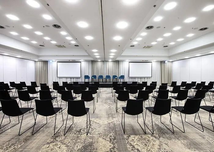 Courtyard By Marriott Airport Hotel Warszawa