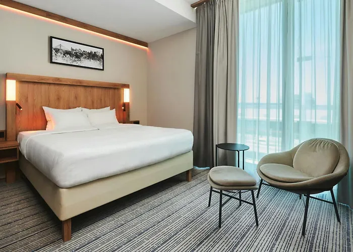 Courtyard By Marriott Airport 4*