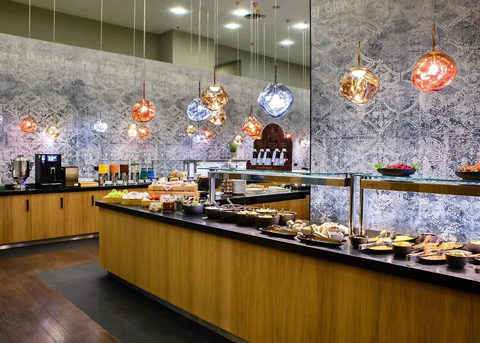 Courtyard By Marriott Airport