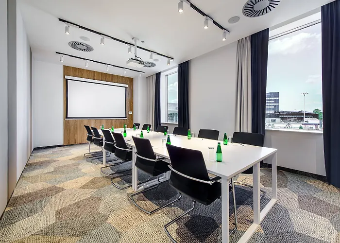 Courtyard By Marriott Airport Hotel Warszawa