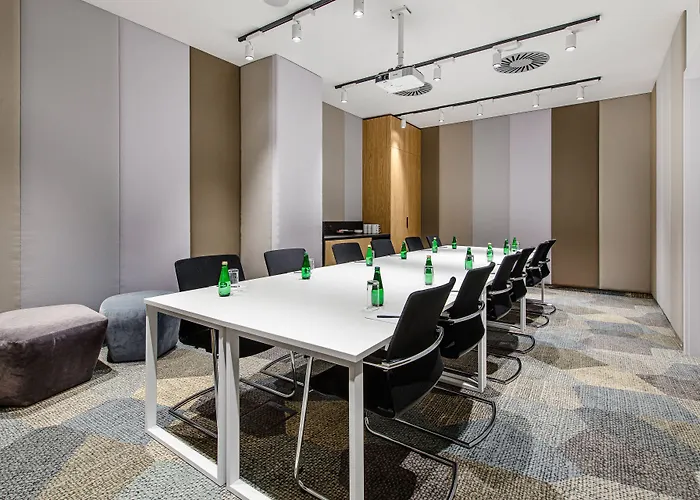 Courtyard By Marriott Airport Hotel Warszawa