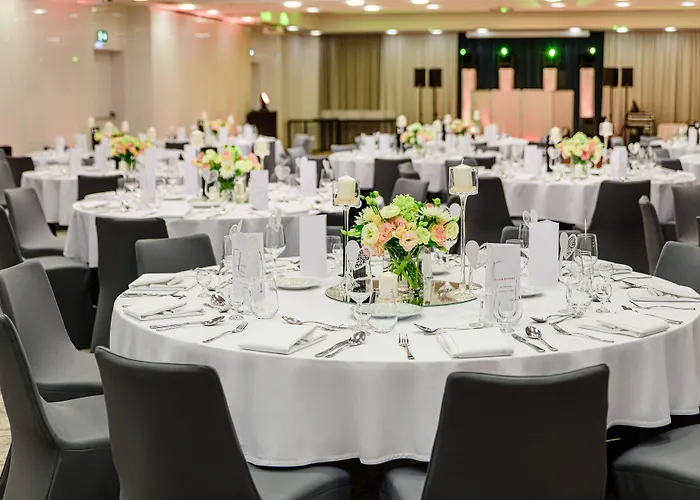 Courtyard By Marriott Airport Hotel