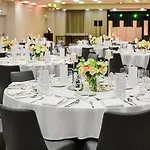 Courtyard By Marriott Airport Hotel