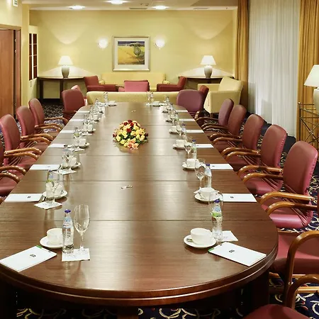 Courtyard By Marriott Airport מלון 4*
