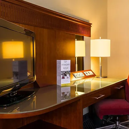 Courtyard By Marriott Airport 4* Varsóvia