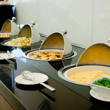 Courtyard By Marriott Airport 4* Варшава