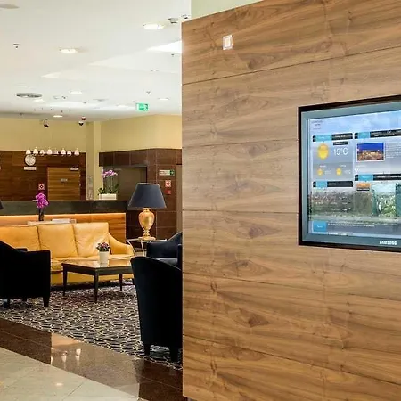 Отель Courtyard By Marriott Airport 4*
