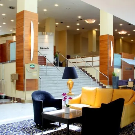 Courtyard By Marriott Airport מלון 4*