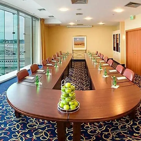 Courtyard By Marriott Airport מלון 4*