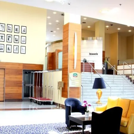 מלון Courtyard By Marriott Airport ורשה
