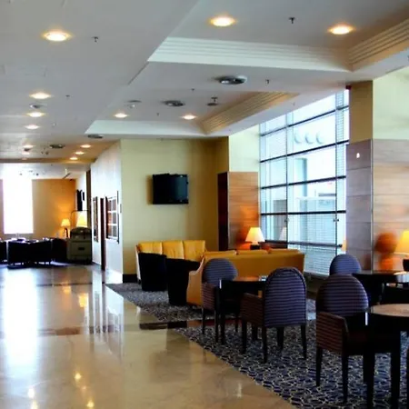 Courtyard By Marriott Airport 4* ורשה