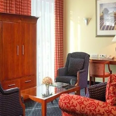 Courtyard By Marriott Airport 4* ורשה