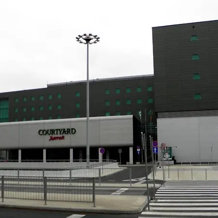 Courtyard By Marriott Airport מלון ורשה