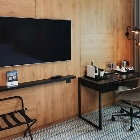 Courtyard By Marriott Airport מלון 4*