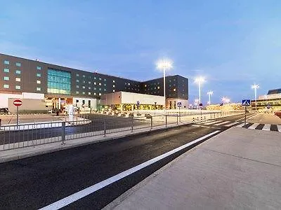 Отель Courtyard By Marriott Airport