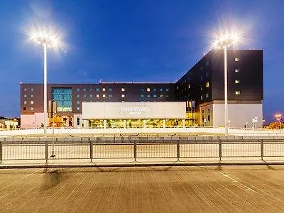 Courtyard By Marriott Airport Hotel