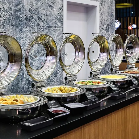 מלון Courtyard By Marriott Airport
