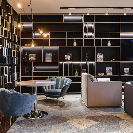 מלון Courtyard By Marriott Airport