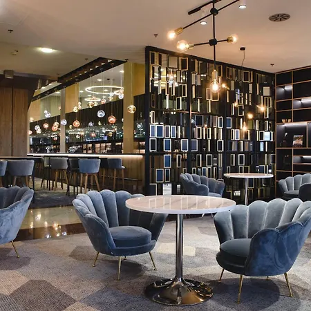 Courtyard By Marriott Airport 4* Varsóvia