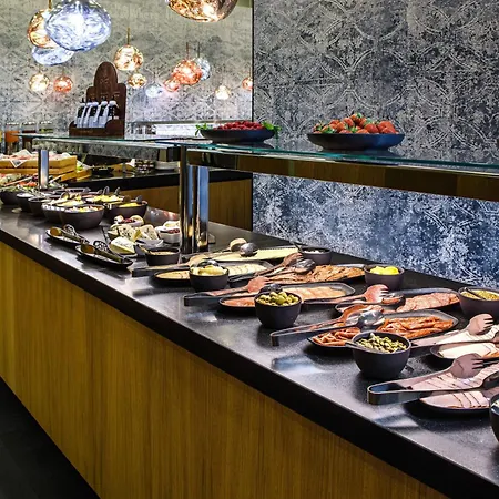 Courtyard By Marriott Airport מלון 4*