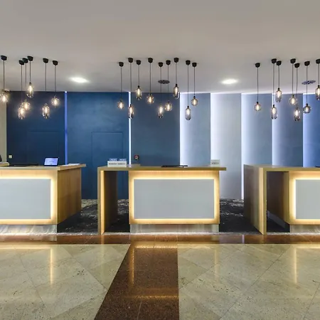 Courtyard By Marriott Airport מלון 4*