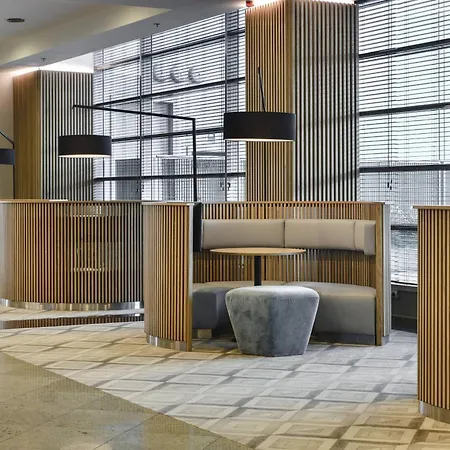 Courtyard By Marriott Airport 4* ורשה