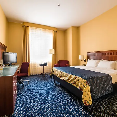 Courtyard By Marriott Airport Hotel Warszawa