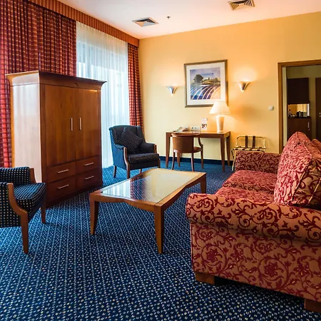 Courtyard By Marriott Airport 4* Warszawa