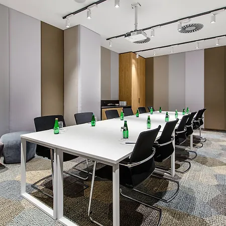 Courtyard By Marriott Airport Hotel Warszawa