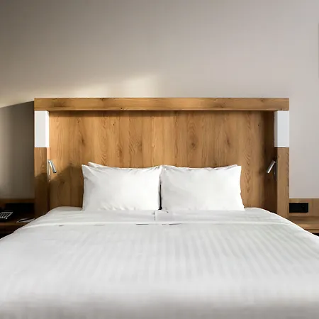 Courtyard By Marriott Airport 4*