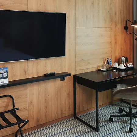 Courtyard By Marriott Airport 4* Varsóvia