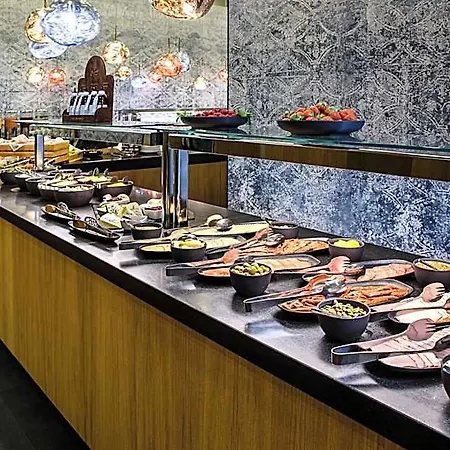 Courtyard By Marriott Airport
