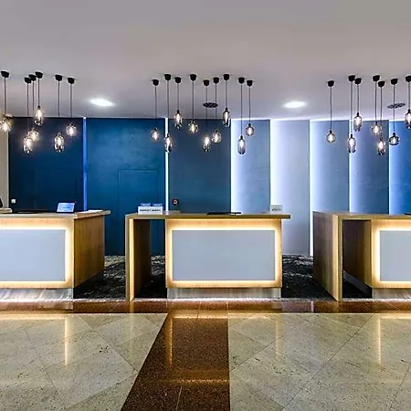 Courtyard By Marriott Airport