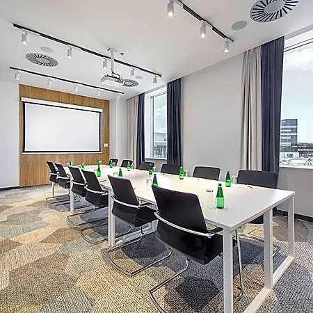 Courtyard By Marriott Airport Hotel Warschau