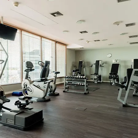 Courtyard By Marriott Airport Готель Варшава