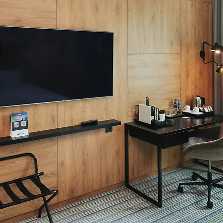 Courtyard By Marriott Airport
