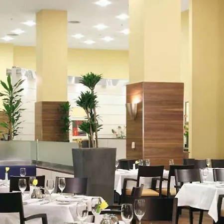 Courtyard By Marriott Airport ורשה