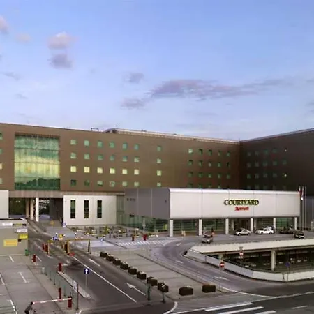 Courtyard By Marriott Airport מלון 4*