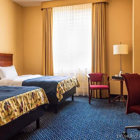 Courtyard By Marriott Airport 4* ורשה