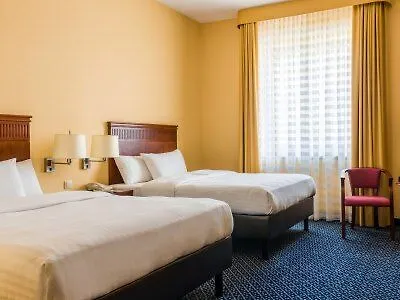 Courtyard By Marriott Airport Отель