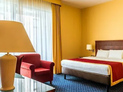 Отель Courtyard By Marriott Airport Варшава