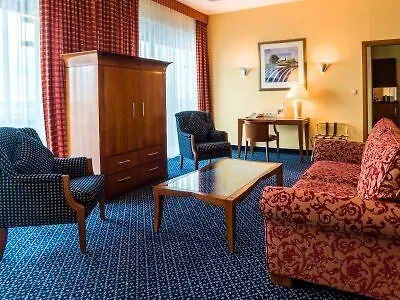 Отель Courtyard By Marriott Airport Варшава