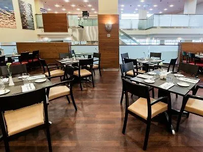 Отель Courtyard By Marriott Airport